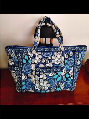 ✨Vera Bradley Blue Bayou Tote Bag (RetiredPattern)